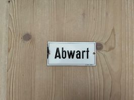 Altes Emailschild Abwart