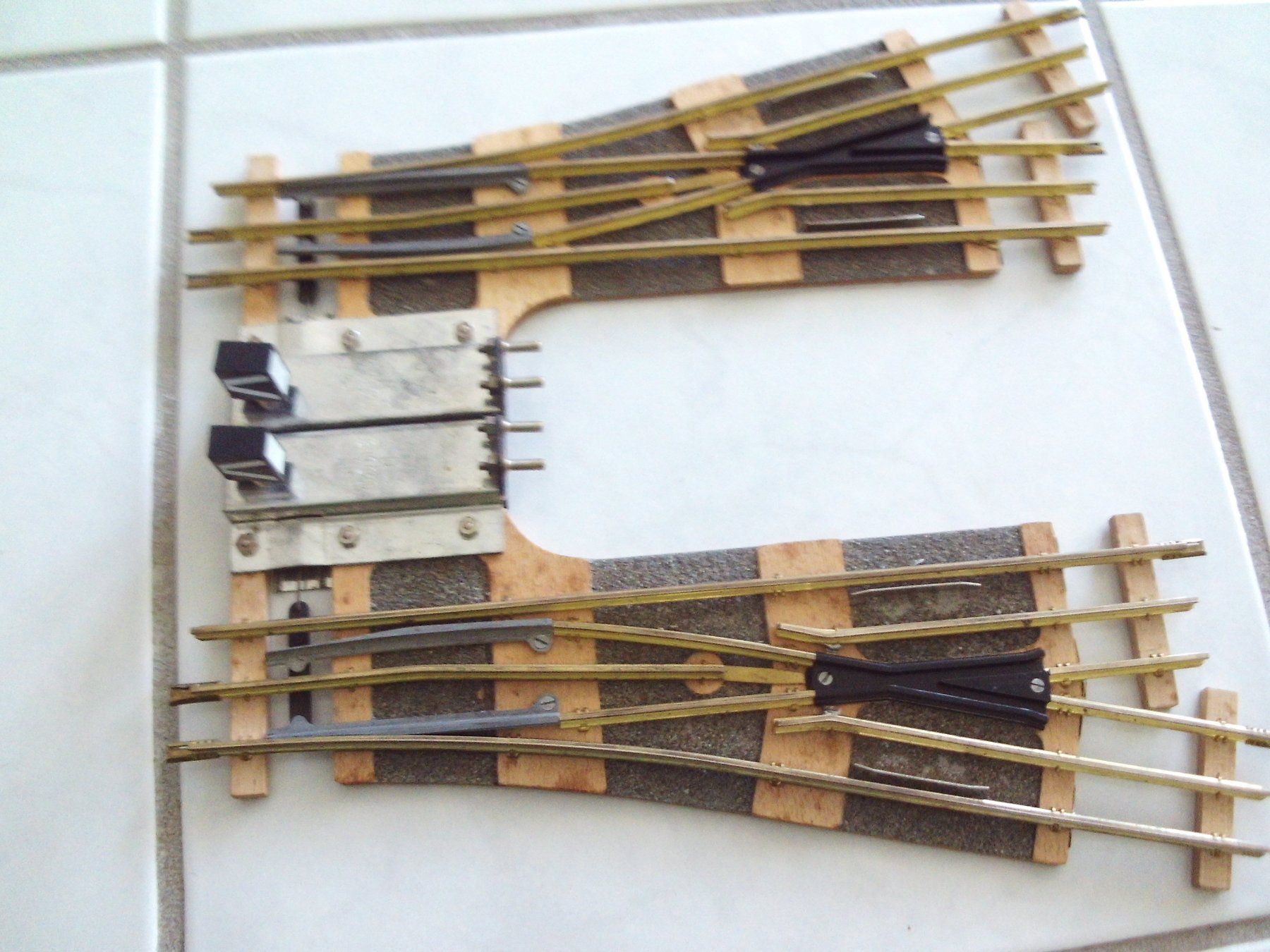 Buco Modellini di ferrovie: Original Buco E-Weichen Messing/2 Stück links, rechts. – Usato da Grenchen venduto da Zora25 2