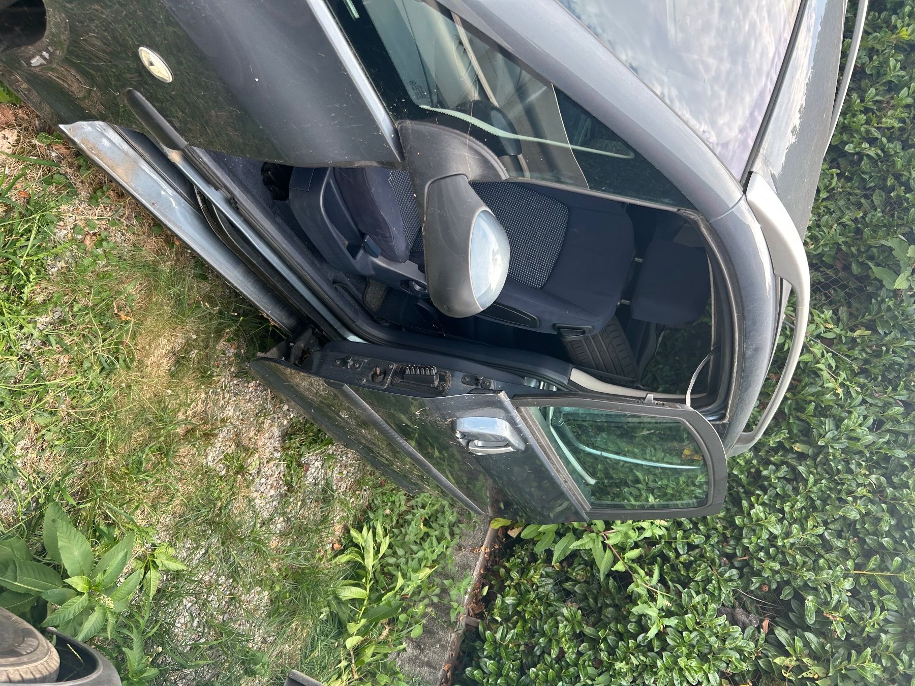 Peugeot Autos: Peugeot 1007 – Defekt aus Locarno von marco01043 9