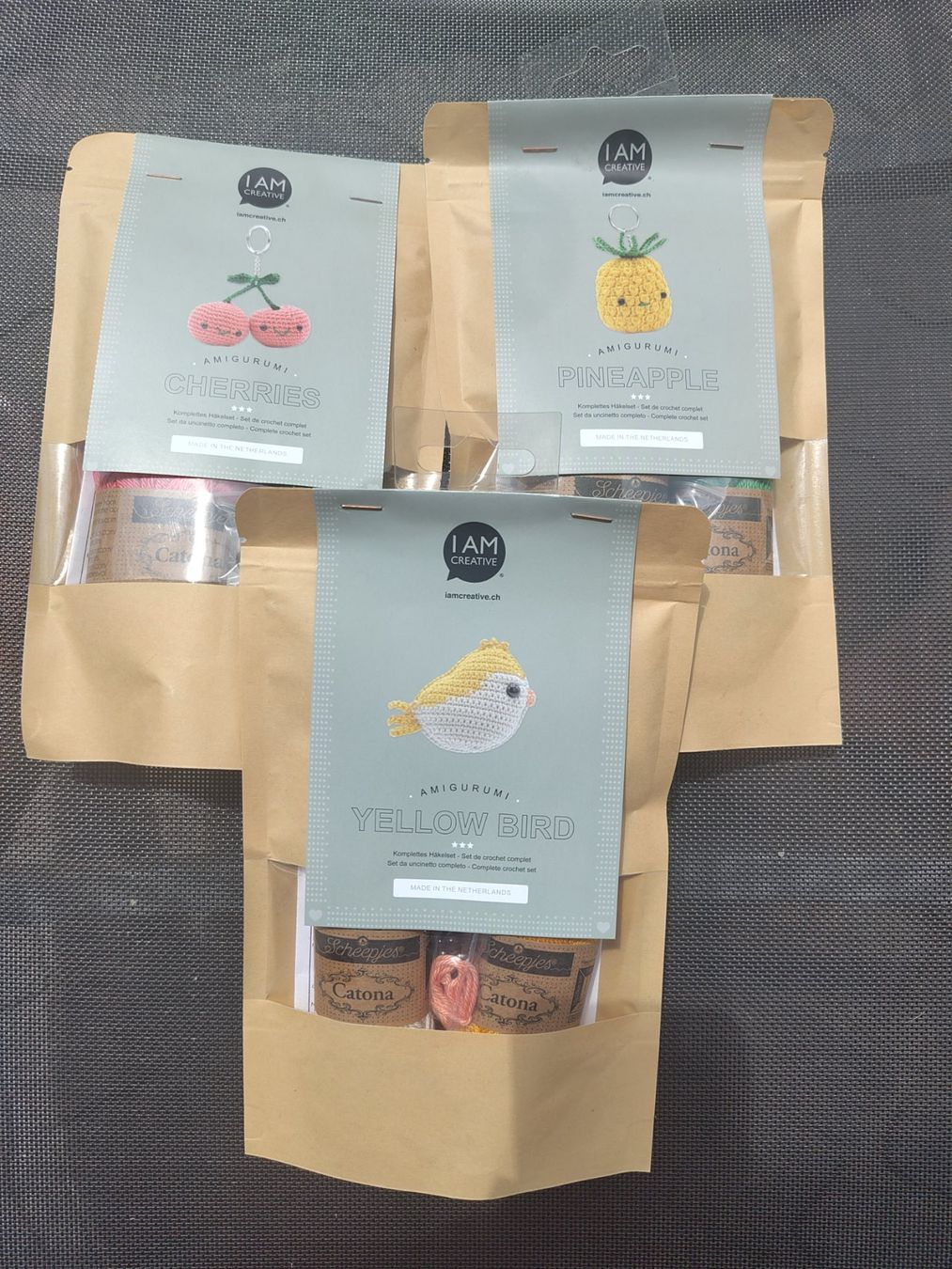 Kit bricolage: 3 Häkelsets Kirsche , Ananas, Vogel Neu Set – Nuovo (secondo la descrizione) da Leuggern venduto da Pummi19