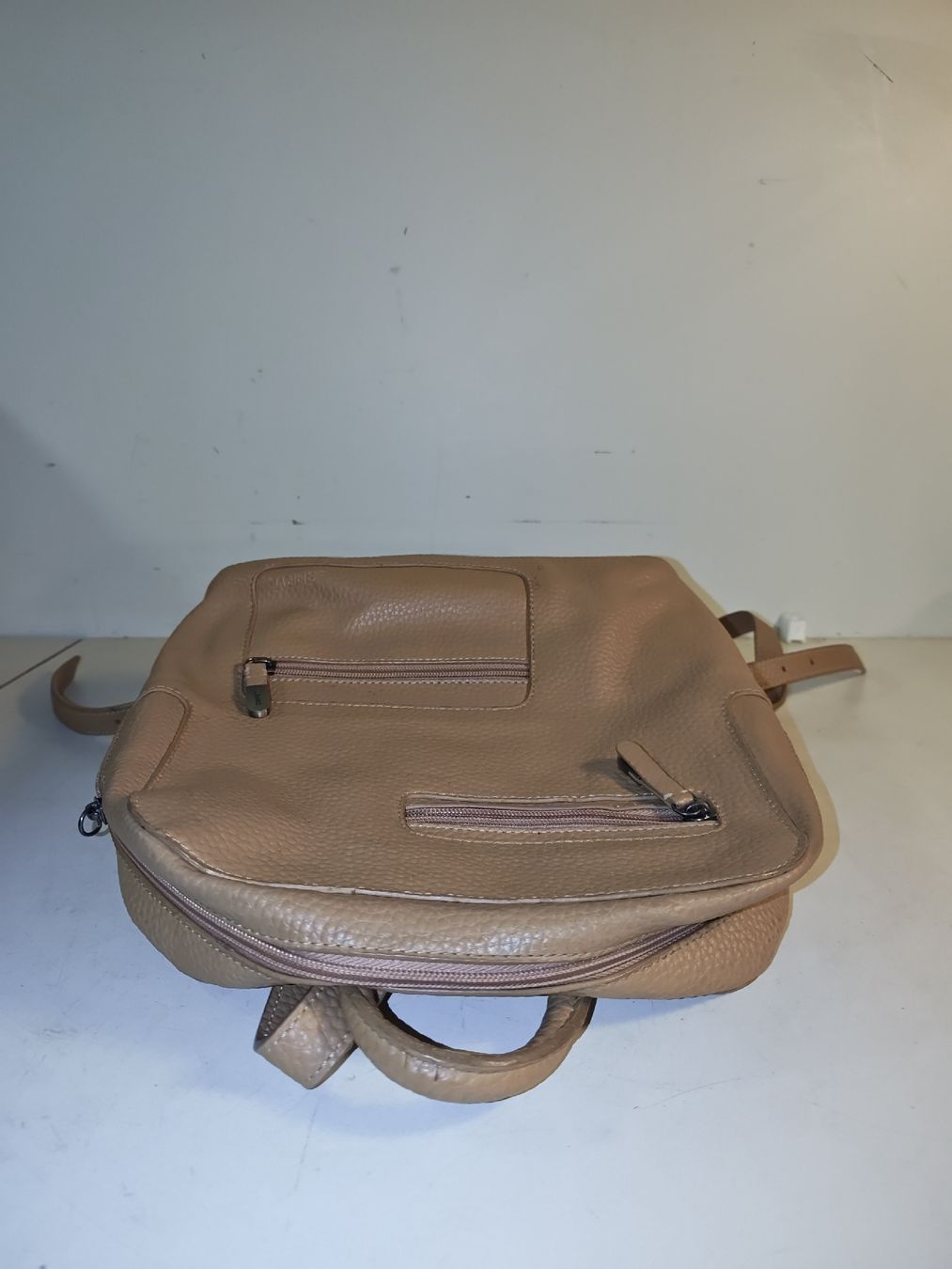 Esprit Rucksäcke: Rucksack von Esprit in beige, Lederimitat. (nov459) – Gebraucht aus Künten von Schnaepplihuus 3