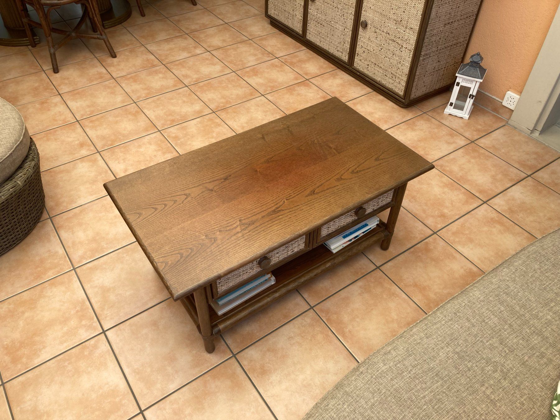 Tavoli: Vintage Rattan & Solid Wood Coffee Table with 2 Drawers – Usato da Crissier venduto da GOGOBABAY 2