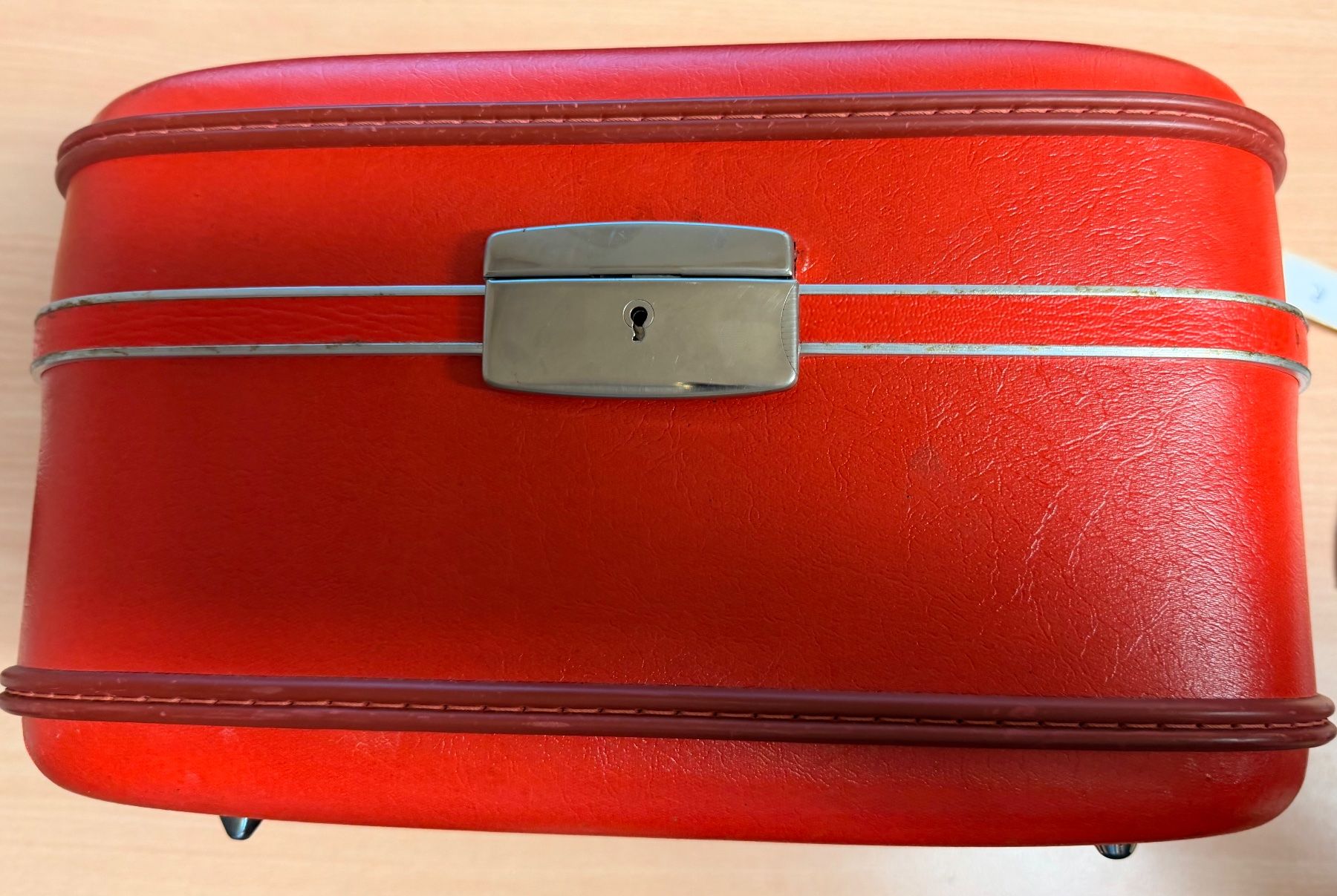 Valigie: Vintage Kosmetikkoffer/Schminkkoffer, rot – Usato da Münchenstein venduto da tsp01