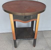 Antiker Jugendstil Rauchertisch mit Messingrand & Schublade