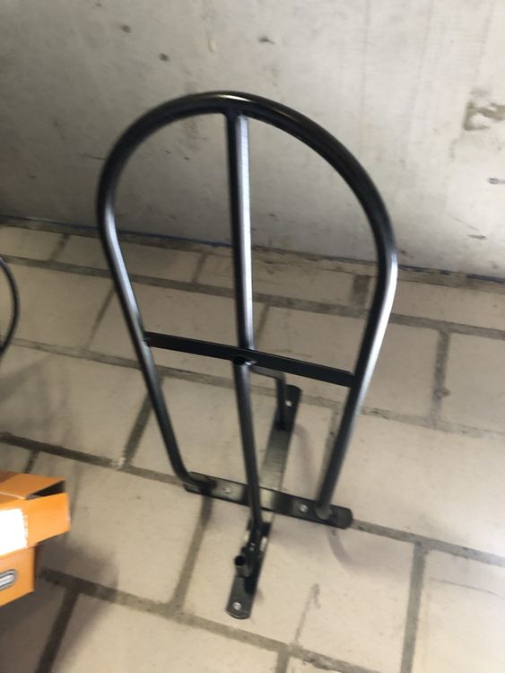 NETPROSHOP Sattelhalter Mobil mit 2 Stangen für Jede Sattelart - einfach über eine Kante hängen. Ähnliche Produkte · Sattelhalter Mobil mit 2