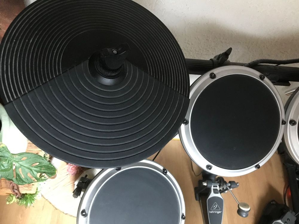 8Piece Electronic Drum Set mit Verstärker +Sitz Kaufen auf Ricardo