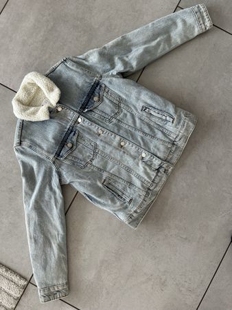 Jeansjacke von Bershka Grösse.XS in Top Zustand
