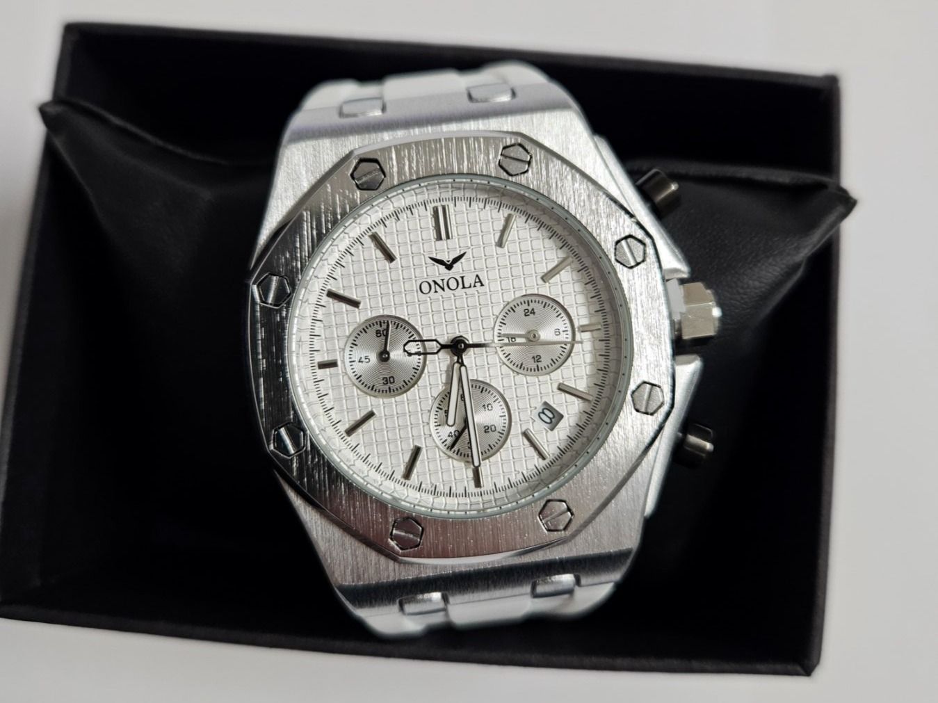 Orologi: Sehr schöne Uhr - silbrig/weiss – Nuovo e nell'imballaggio originale da Kreuzlingen venduto da RahMal