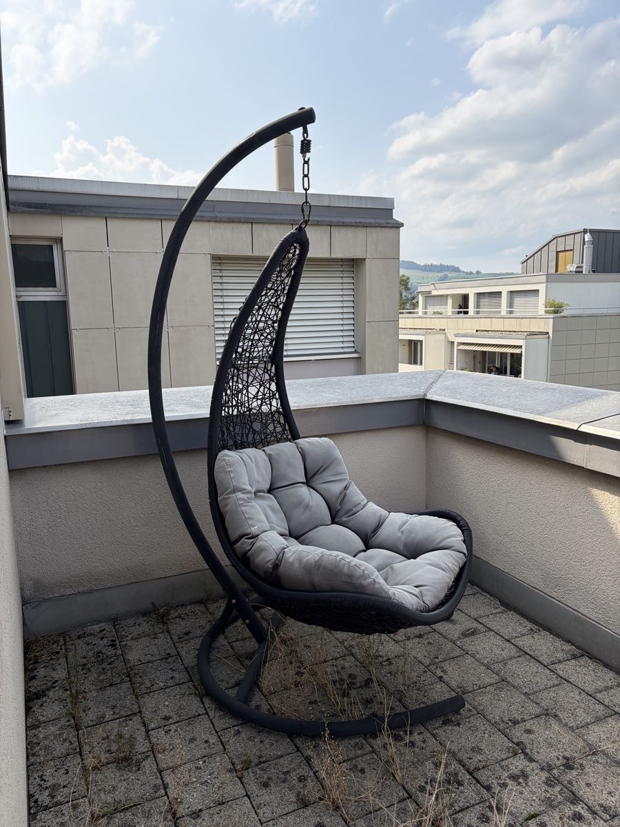 Gartenhängesitze: Hängesessel mit Kissen – Gebraucht aus Horw von MumfMufMuffin