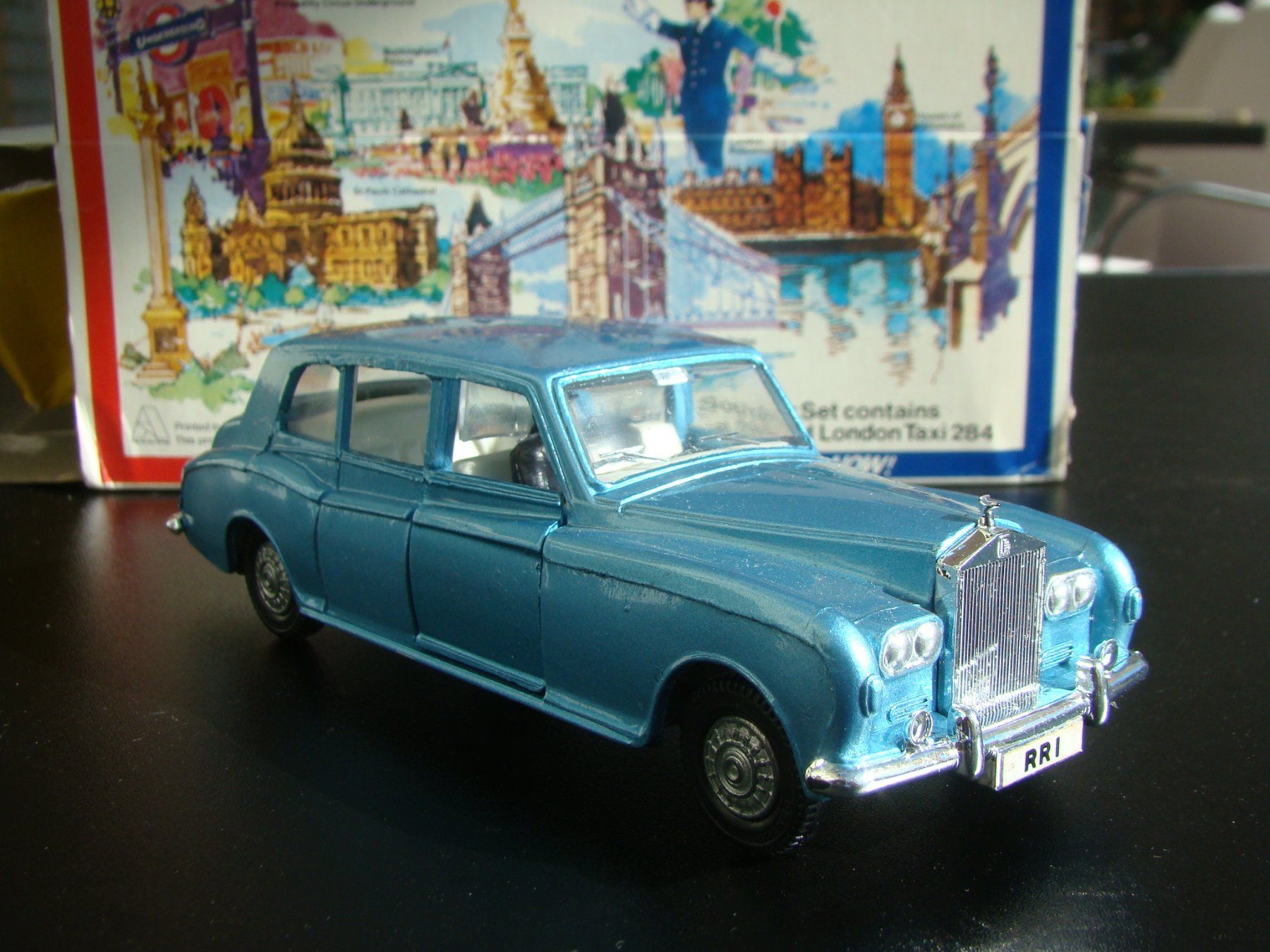Dinky Toys Modellautos: Dinky Rolls Royce Phantom V hellblau Nr 124 schön selten box – Gebraucht aus Walzenhausen von Vanquish711 1
