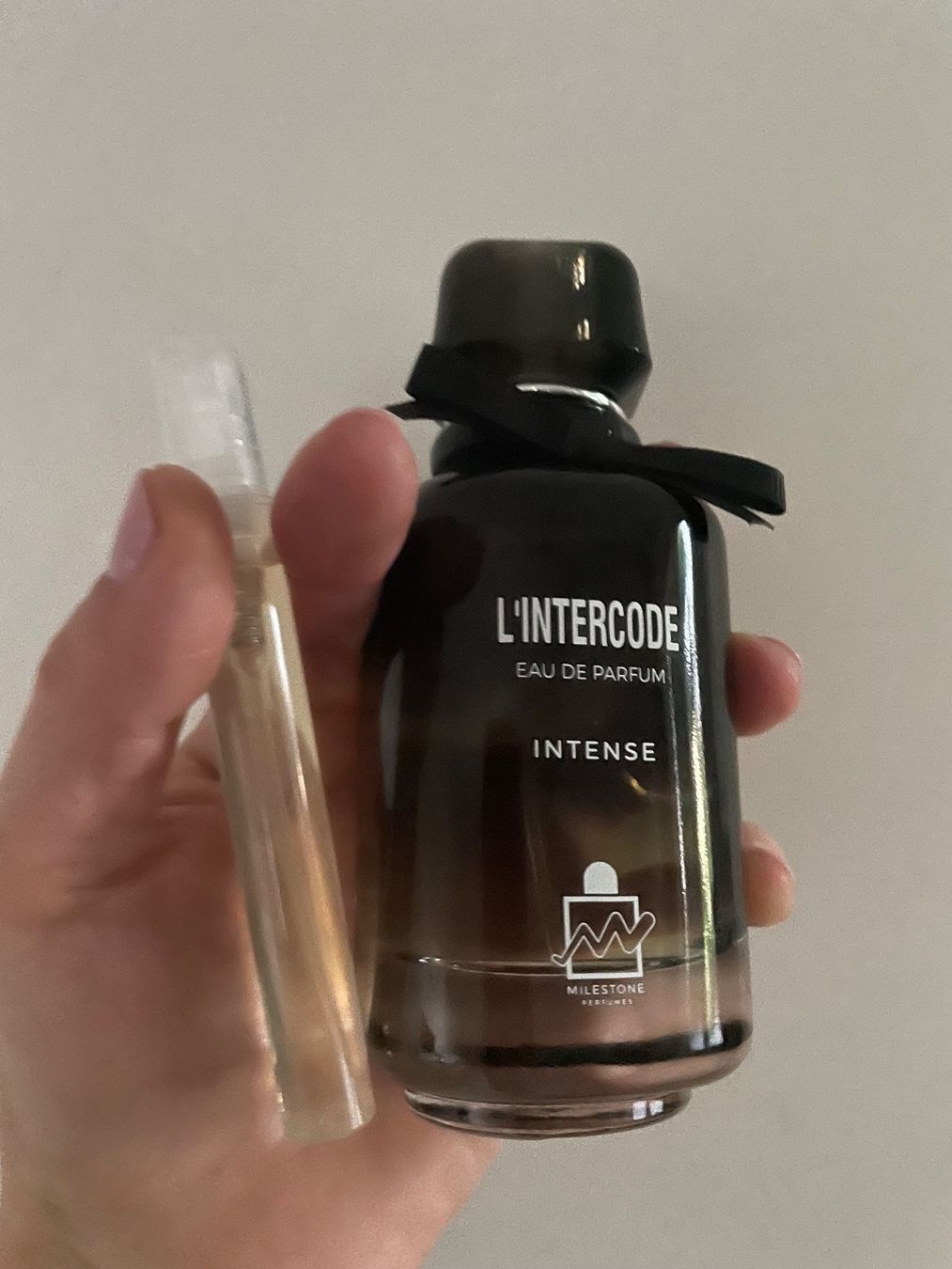 Profumi & Eau de Toilette: MILESTONE L'INTERCODE EAU DE PARFUM INTENSE 5ML ABFÜLLUNG – Usato da Zürich venduto da deruja