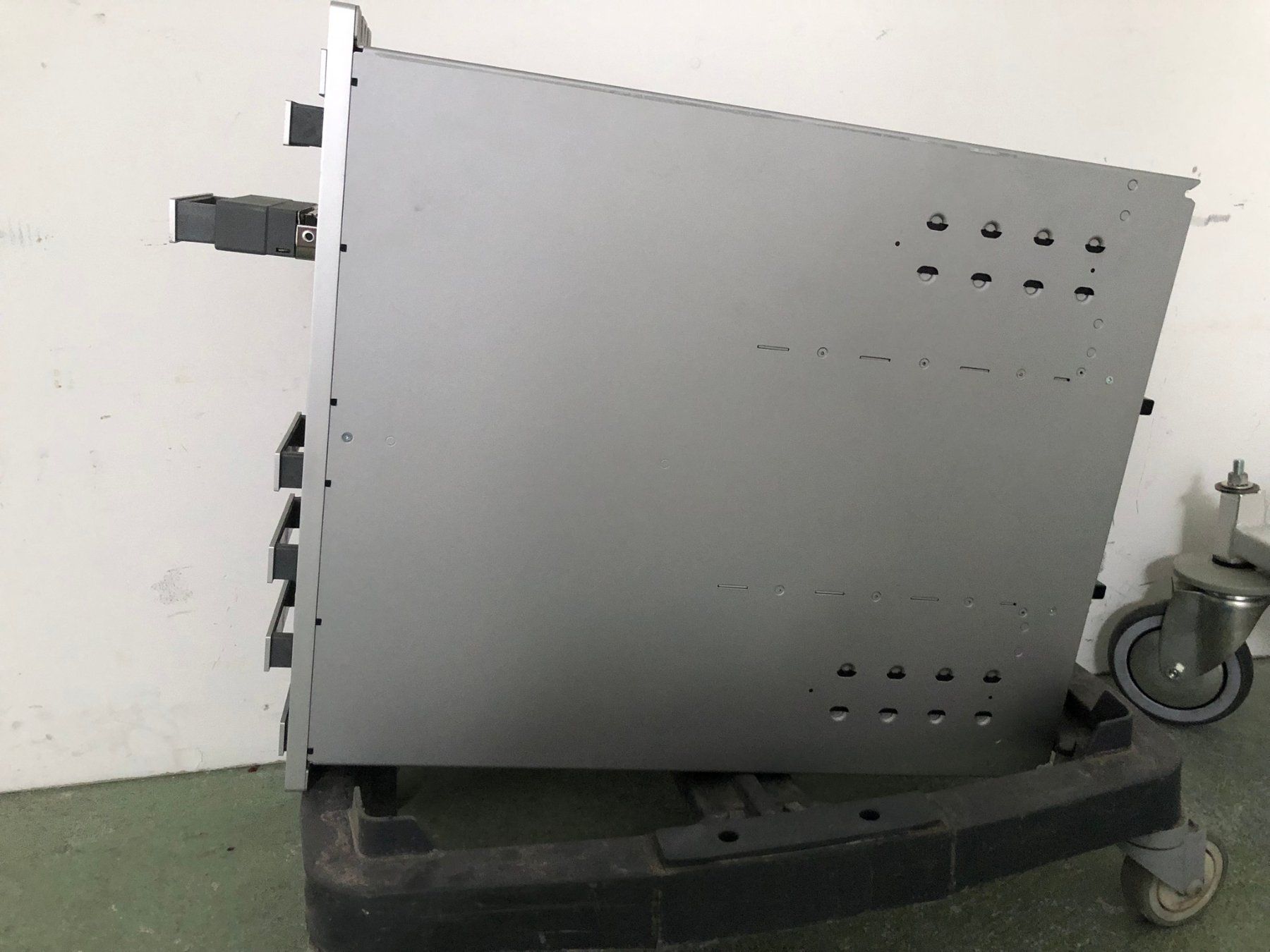 Serveurs: Apple Xserve RAID, OHNE Harddisks – Défectueux à Hinterkappelen par atomschnee 4