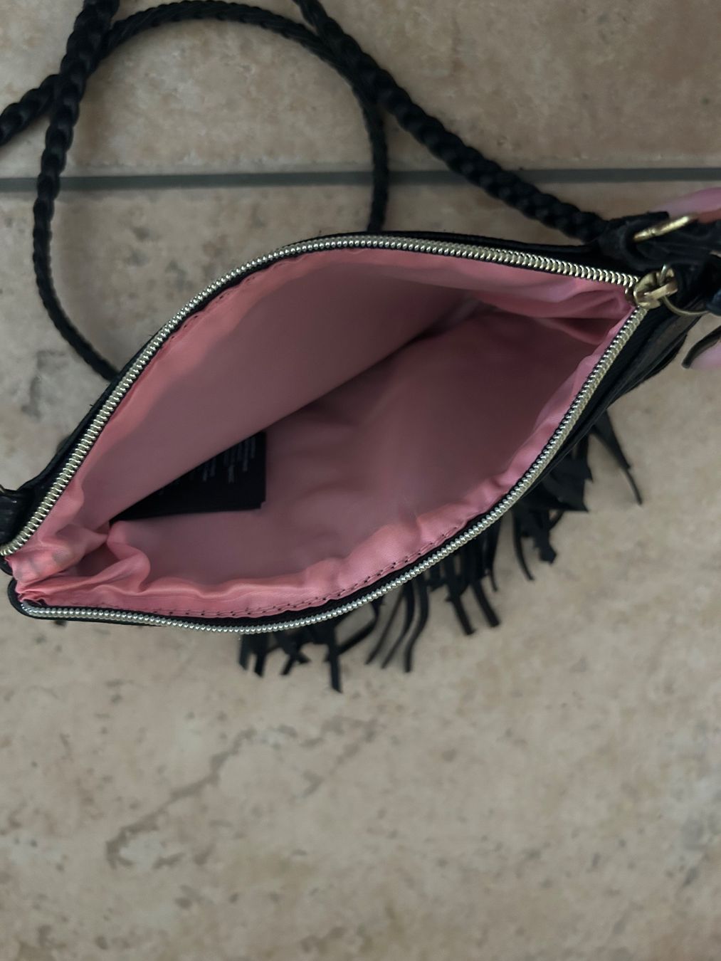 Sacs femmes: Schwarze Umhängetasche mit Fransen – D'occasion à Oberkulm par angela_05 2