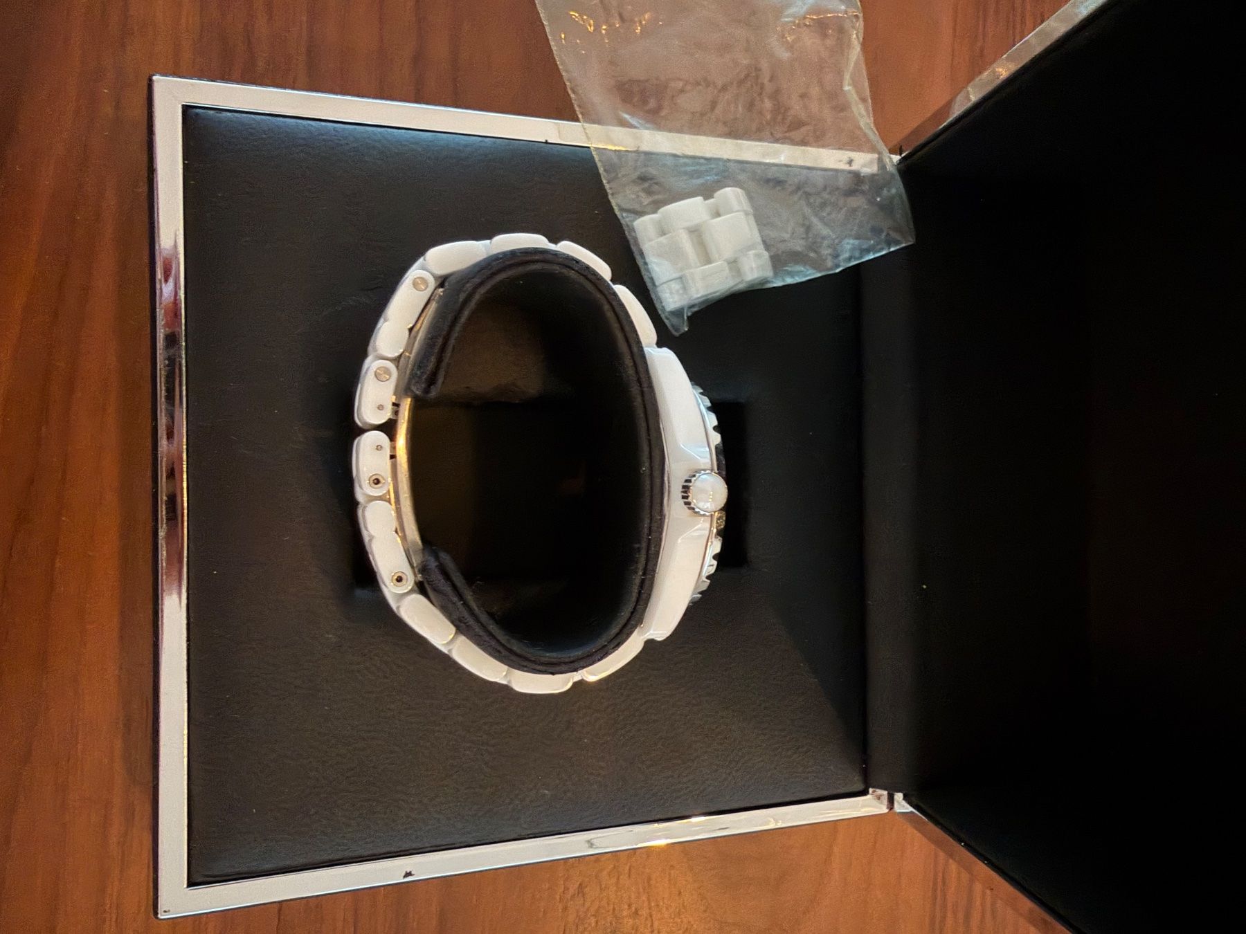 Chanel Montres: Chanel J12 watch white ceramic – D'occasion à Zürich par Filo_B 2