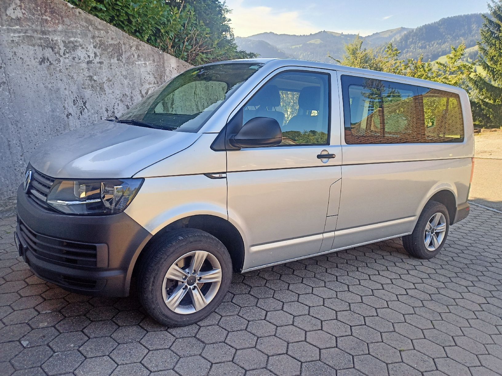 Véhicules utilitaires: VW T 6   In Top Zustand – D'occasion à Plasselb par Frisi4 6