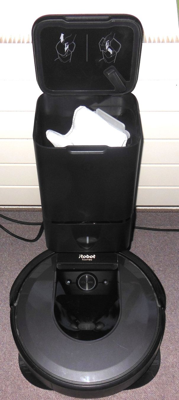 Irobot Aspirapolveri & Accessori: iRobot Roomba Roboter Staubsauger Modell i7 mit cleanBase – Usato da Münchwilen TG venduto da ecudos10 1