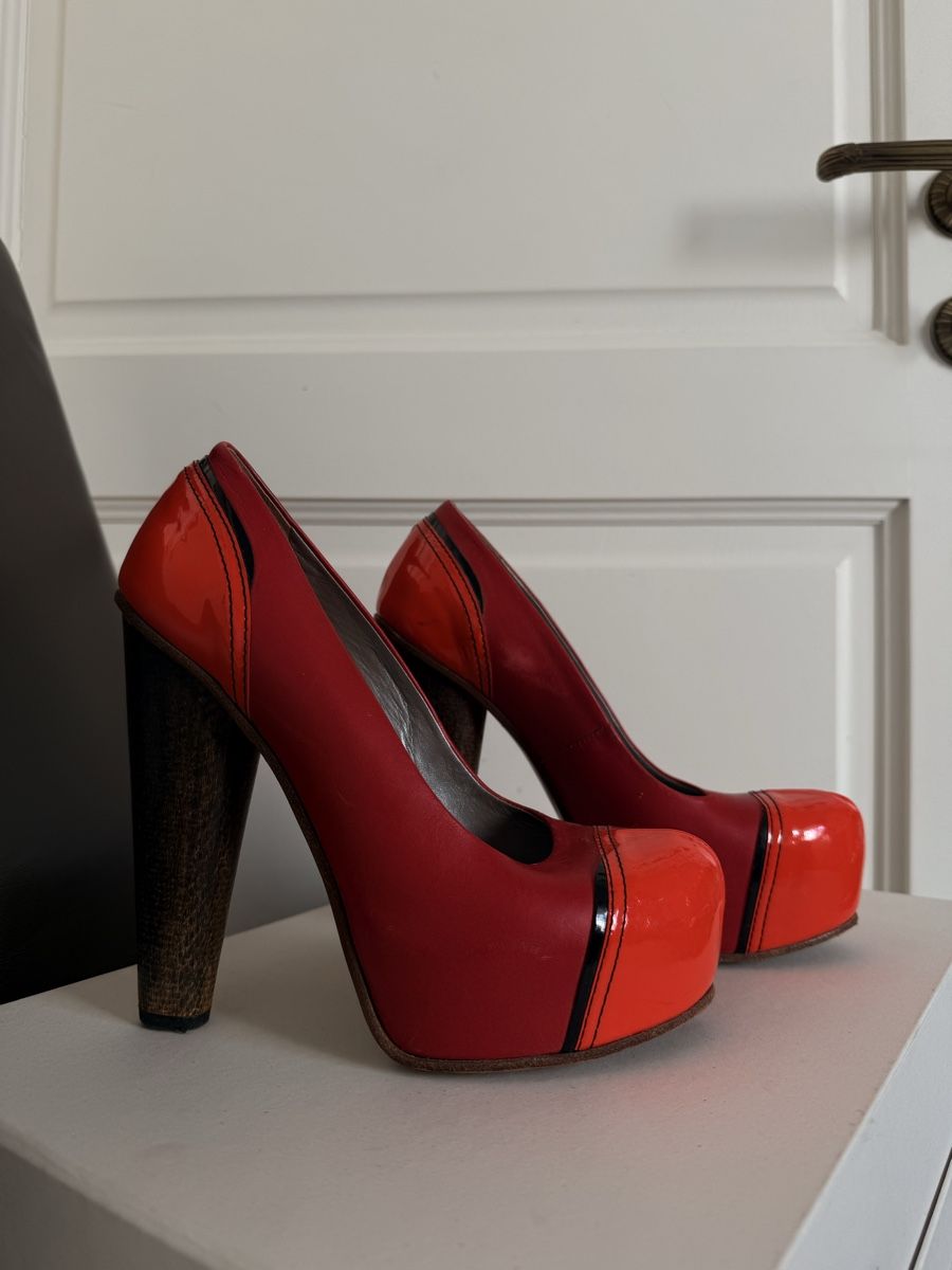 Versace Scarpe da donna: Versace Heels - Red Patent Leather – Usato da Corsier-sur-Vevey venduto da Kristina.Nova
