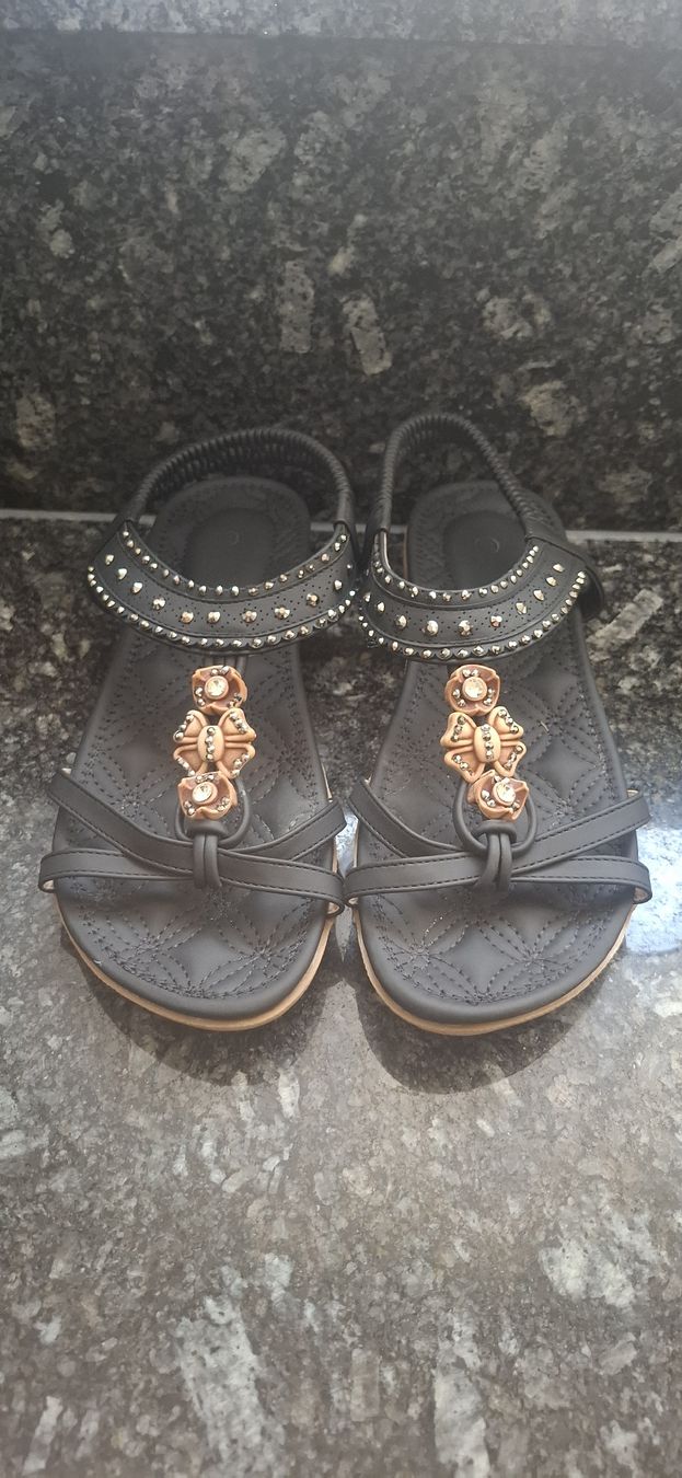 Scarpe da donna: Wunderschöne Sandalen Gr. 40 – Nuovo (secondo la descrizione) da Igis venduto da Tiggers1