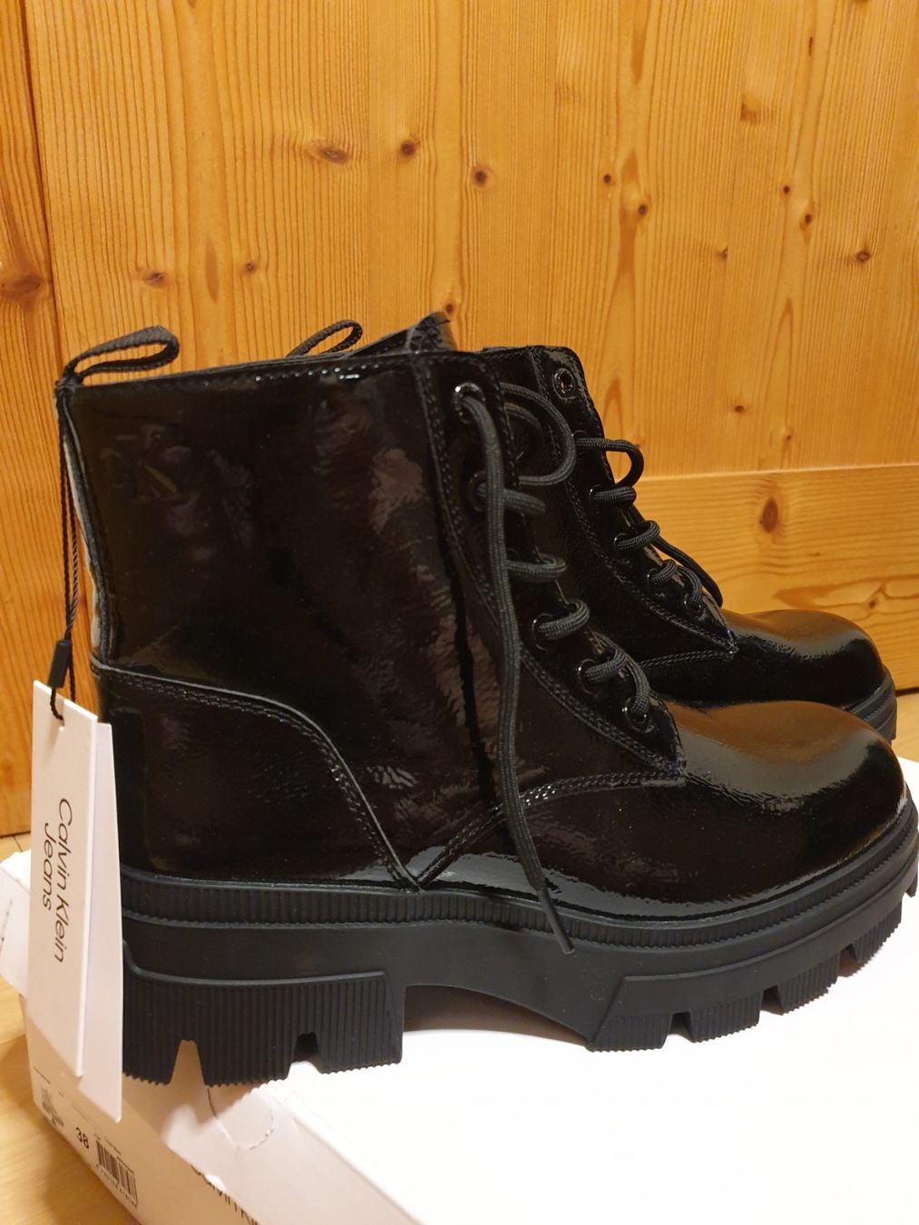 Calvin Klein Scarpe da donna: Calvin Klein Chunky Combat Boot Gr. 38 Botte d'hiver – Nuovo (secondo la descrizione) da Val D Illiez venduto da SnowRoof 2