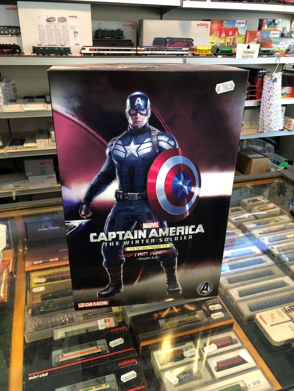 Statuette: Marvel Captain America Kit Dragon 1:9 – Nuovo e nell'imballaggio originale da Chiasso venduto da Carrara-Modellismo