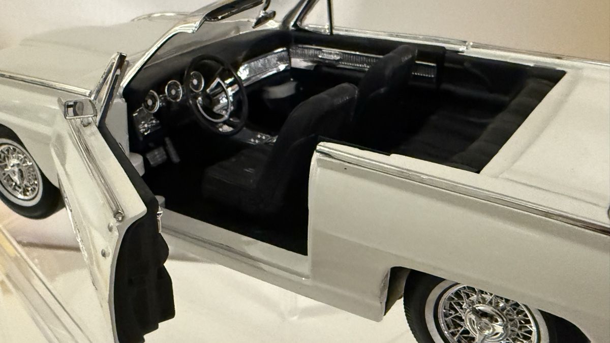 Ford Modellini d'auto: Ford Thunderbird 1963 Cabriolet, 1:18 – Usato da Basel venduto da Zomeg 8