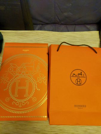 70 sac papier et tissu de marque Hermes, LV Prada Dior  etc