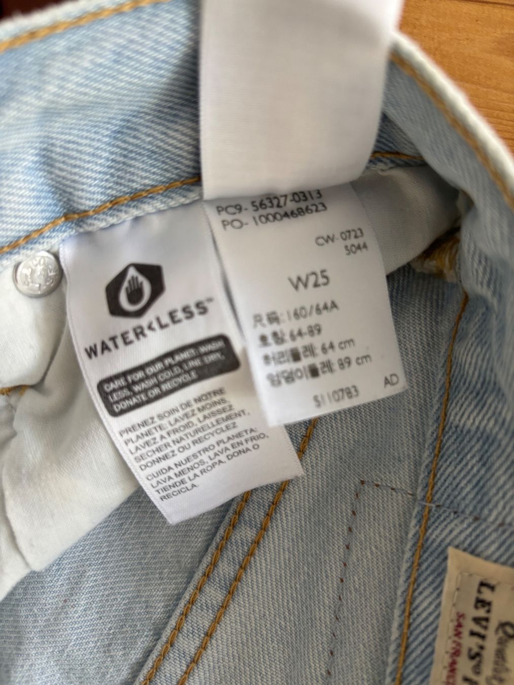Levi's Jeans: Levis Jeans Shorts – Neu (gemäss Beschreibung) aus Flurlingen von AninaHaltiner 2