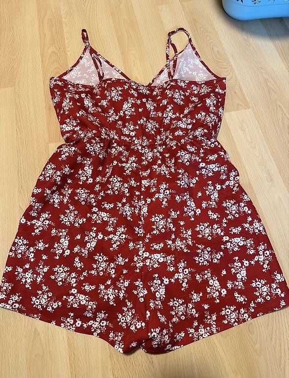 Jumpsuits: Blumiger Kurzer Overall – Gebraucht aus Alchenflüh von selina077 1