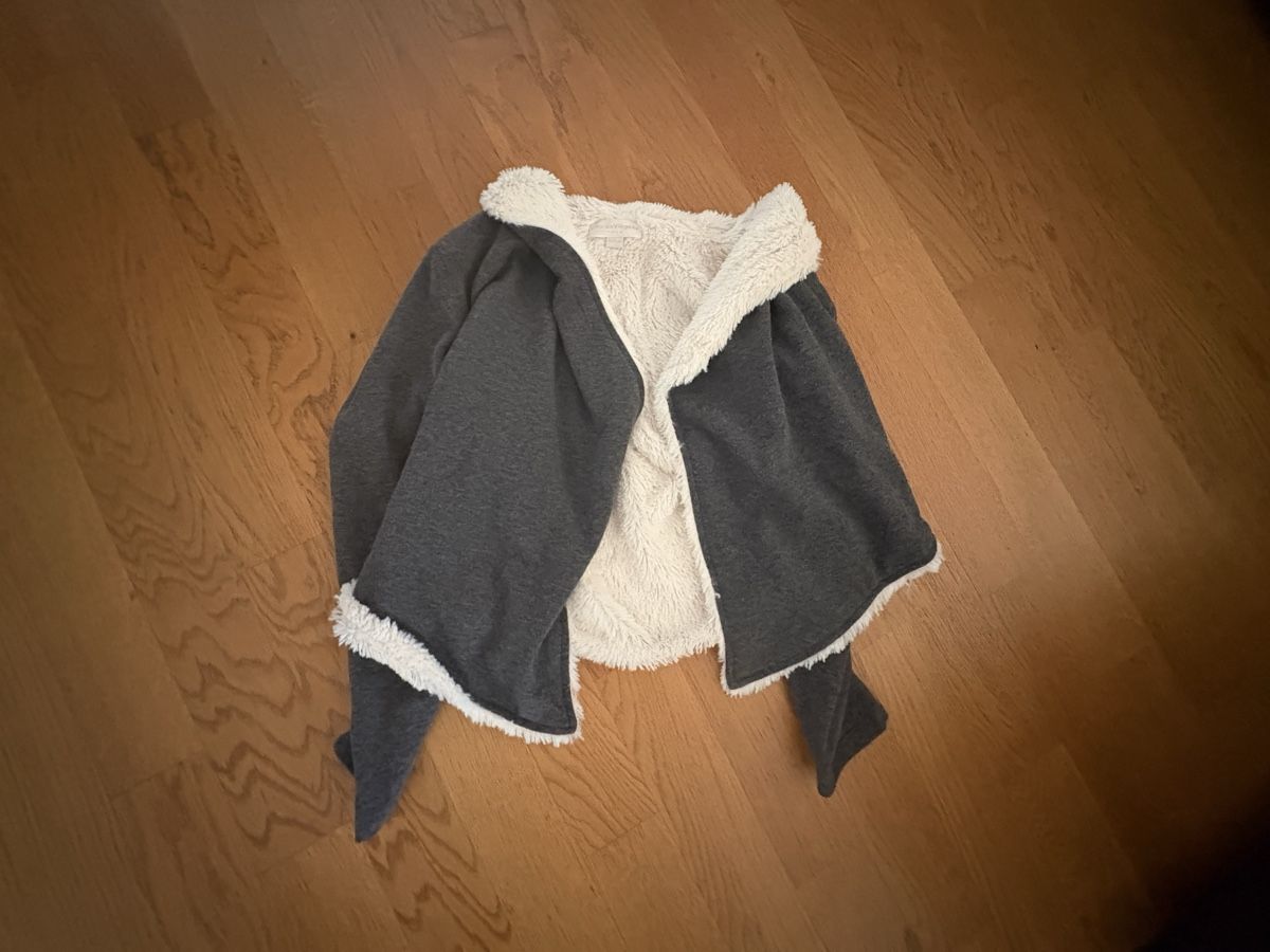 Vestes & Manteaux: Jäckchen mit Teddyfutter, Gr. 134 / 140 – D'occasion à Beromünster par msklef 3