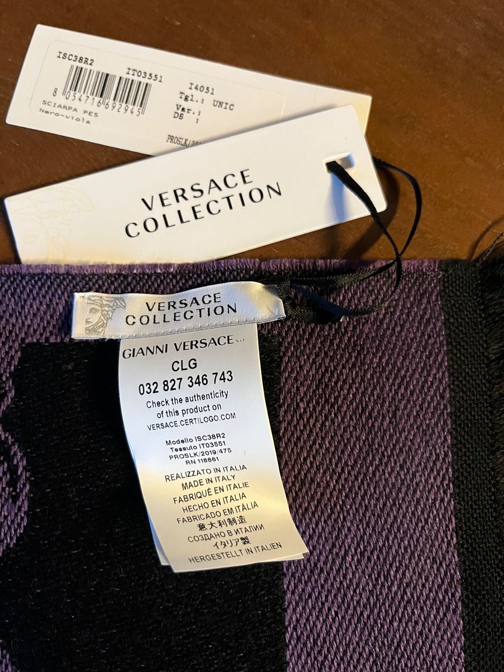 Versace Foulard & Sciarpe: Versace Collection scarf new with label – Nuovo e nell'imballaggio originale da Bôle venduto da lau_wc66 2