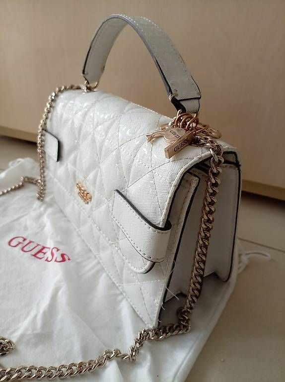 Borse da donna: GUESS Bag Collection 1981 / Los Angeles" – Usato da Fribourg venduto da flo_c76p 1