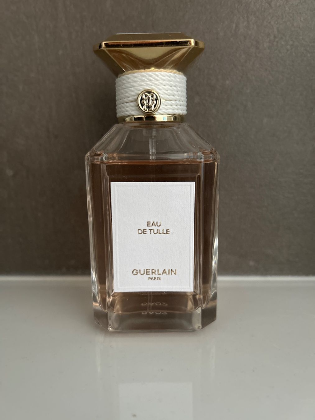 Guerlain Profumi & Eau de Toilette: Parfum Guerlain Eau de Tulle flacon entamé – Usato da Conthey venduto da Sebillon