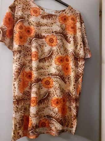 T-Shirt  Blumenmuster beige orange Grösse XXL eher Grösse 48