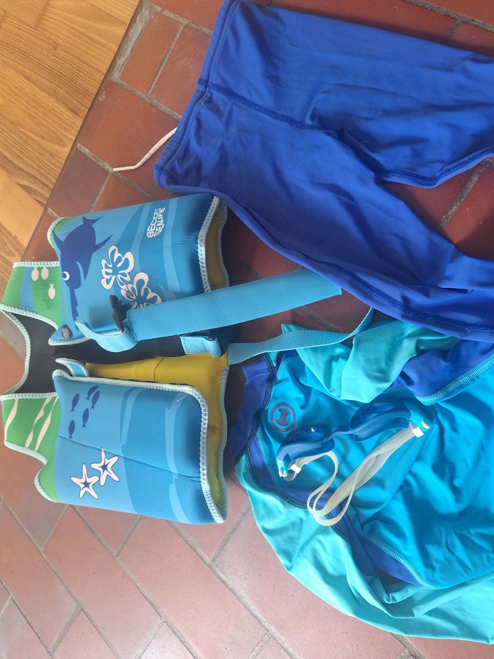 Giubbotti di salvataggio: UV-Schutzkleidung und Schwimmweste 110 – Usato da Herrliberg venduto da linavogt 2
