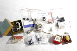 Sehr viele Elektrobauteile aus Vintage AUDIO - ATELIER
