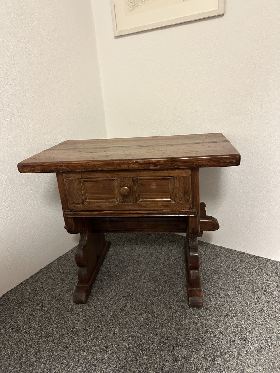 Tables de nuit: Nachttisch dunkelbraun – D'occasion à Herzogenbuchsee par GyK87