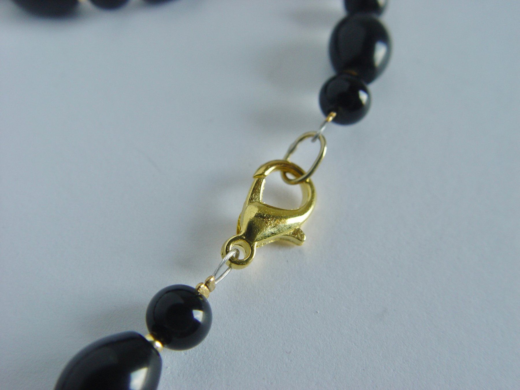 Colliers: Collier aus schwarzem Obsidian – Neuf (Voir description) à Henggart par gernli 5