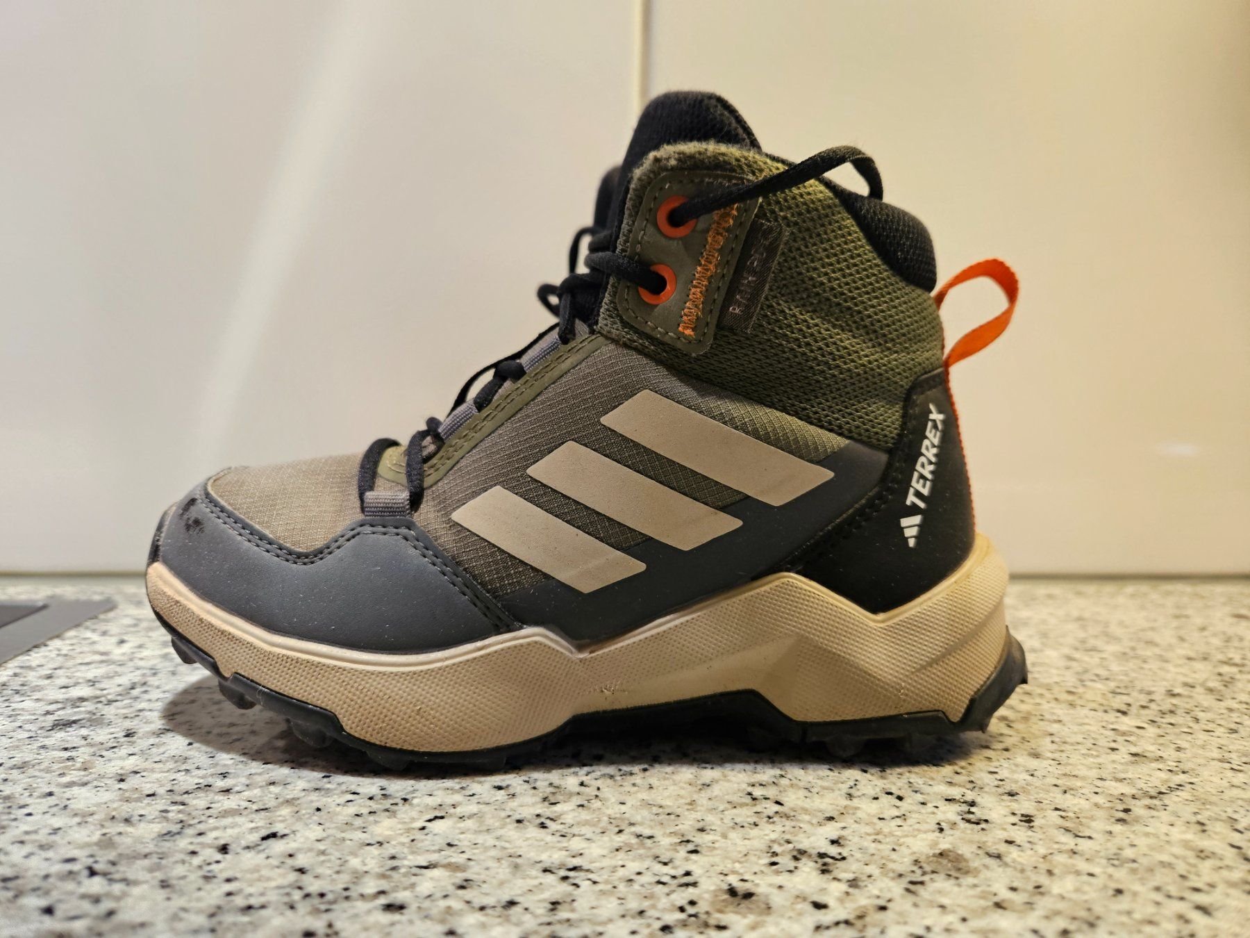 Adidas Schuhe für Jungen: Kider Wanderschuhe gr 29 – Gebraucht aus Ennenda von eel_ts7s