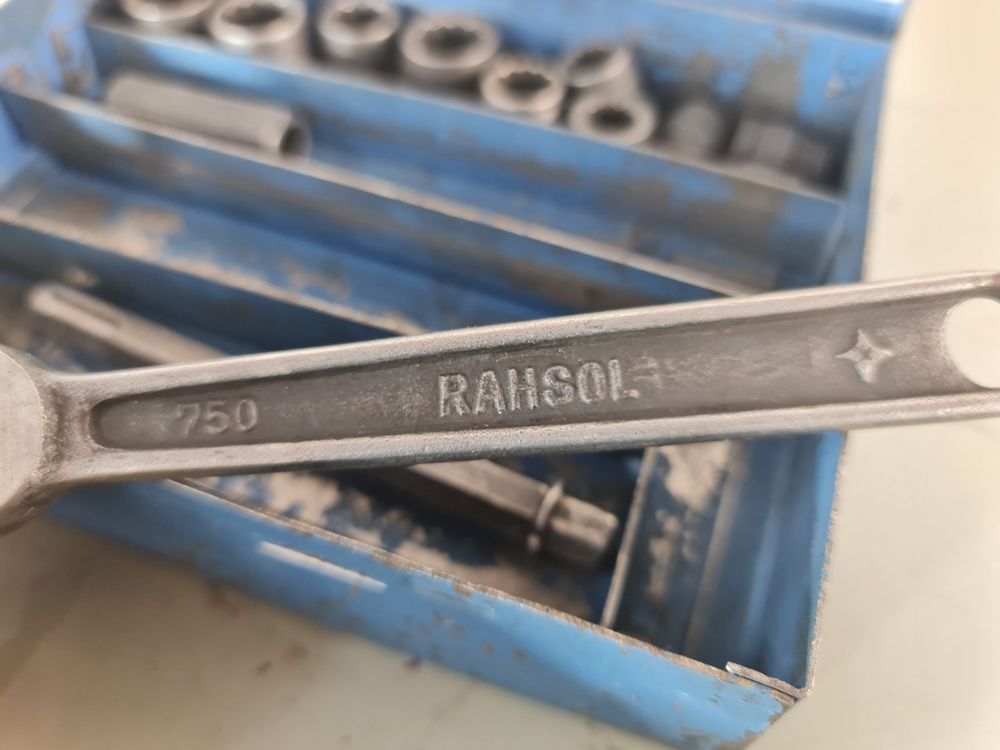 Tous les outils: Antiker Werkzeugkasten Steckschlüssel Ratschensatz Rahsol – D'occasion à Obfelden par Vintagebude 4