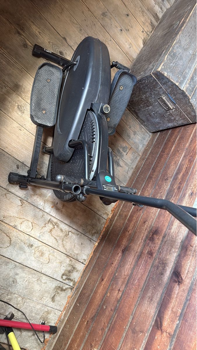 Hometrainer: Hometrainer / Crosstrainer - Fit durch den Winter! – Usato da Neunkirch venduto da Waldi121