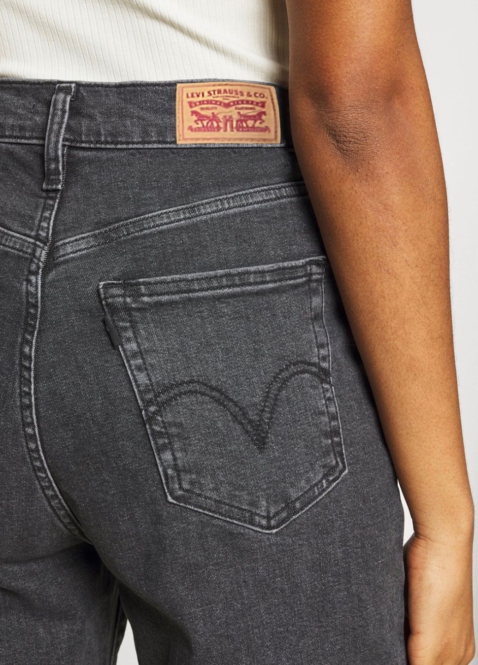 Levi's Jeans: Schwarze Levi's Mom Jeans, Grösse 29/29 – Nuovo (secondo la descrizione) da Zürich venduto da romcam 5