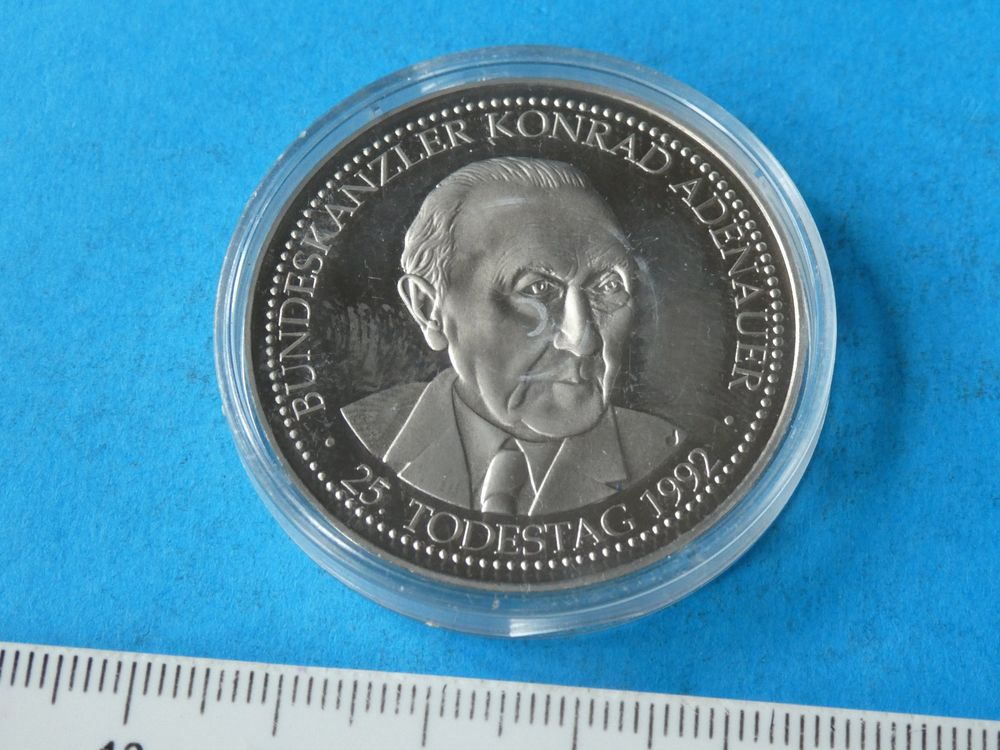Sleutelhanger met Fotolijstje - Rond - metaal - voeg zelf een foto toe
