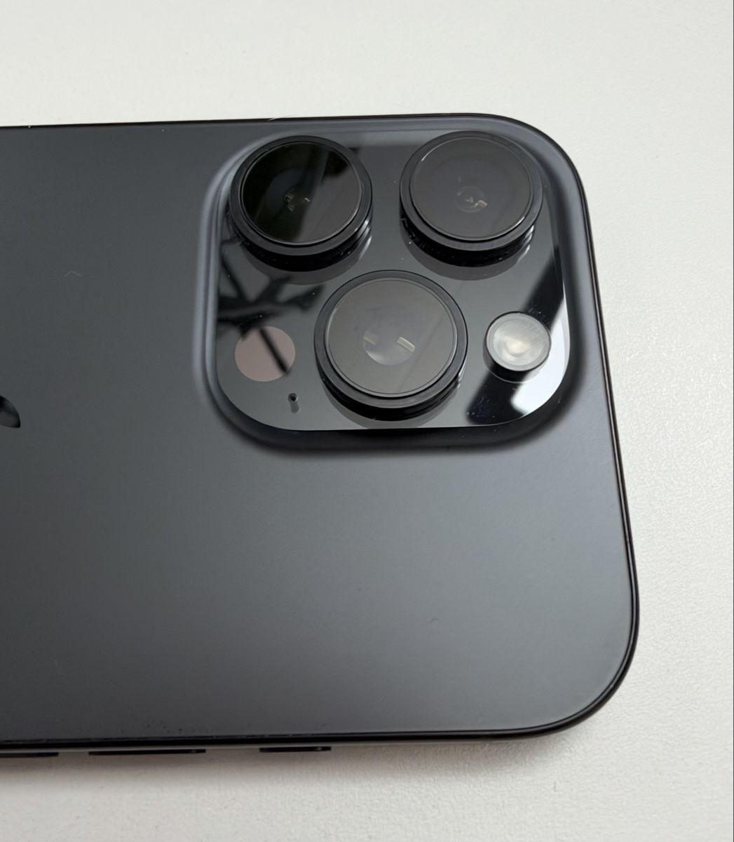 Apple Telefoni cellulari / Smartphones: iPhone 16 Pro 256GB Black – Usato da Neuchâtel venduto da jul_vg5m 3