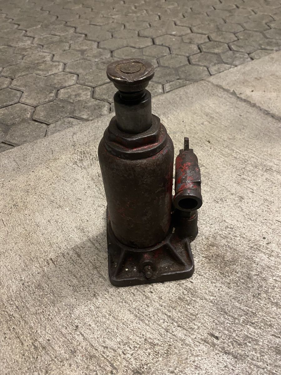 Tutti gli attrezzi: Robuster Wagenheber von NIKE Eskilstuna Sweden, Oldtimer! – Difettoso da Volketswil venduto da 3ve_n8pt