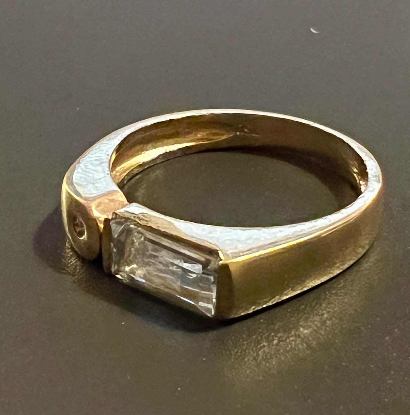 Bagues: Gold-Ring 18 K mit Stein und Diamant – D'occasion à Chur par Penting1935 3