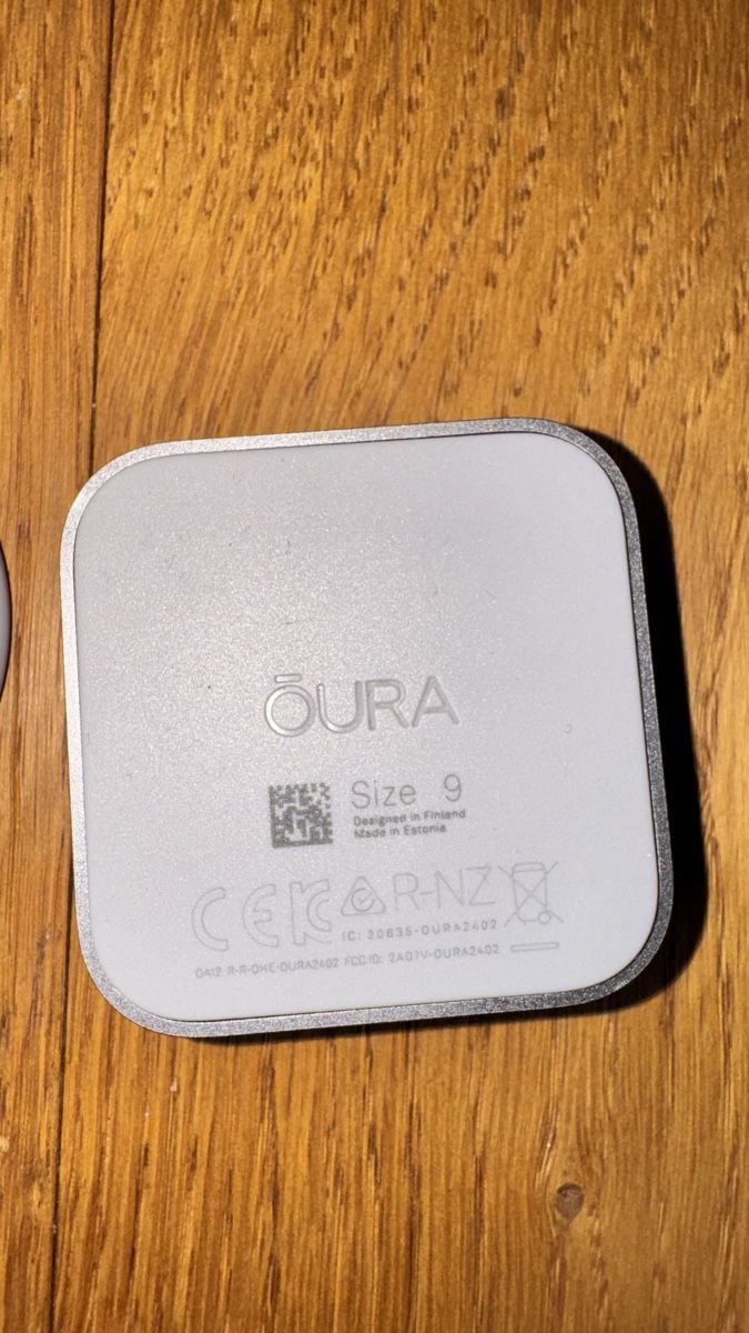 Oura Caricabatterie: Oura Ring Complete charger- Size 9 - Silver - Like New! – Nuovo (secondo la descrizione) da Andermatt venduto da stark19 2