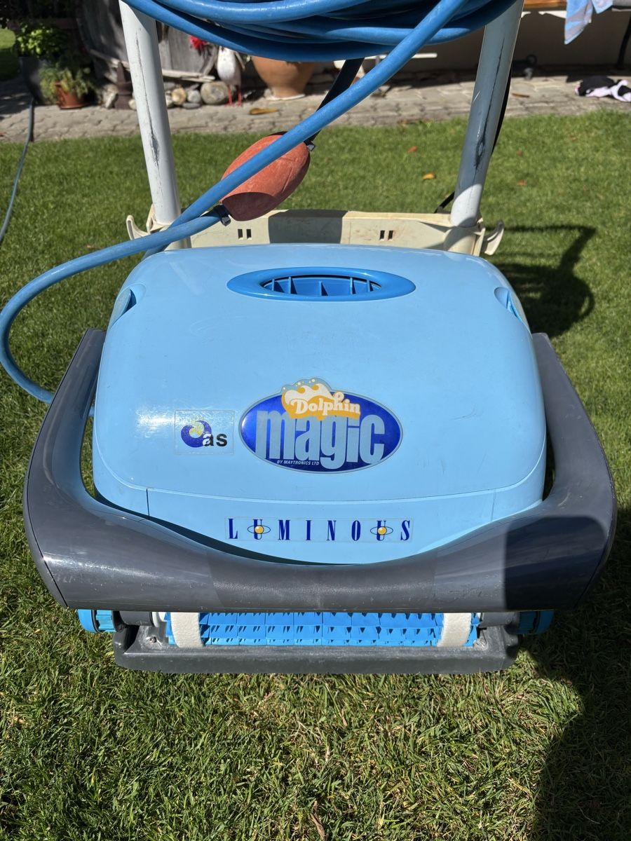 Schwimmbad: Pool-Roboter Dolphin Magic Luminous – Gebraucht aus Ebertswil von Knuet