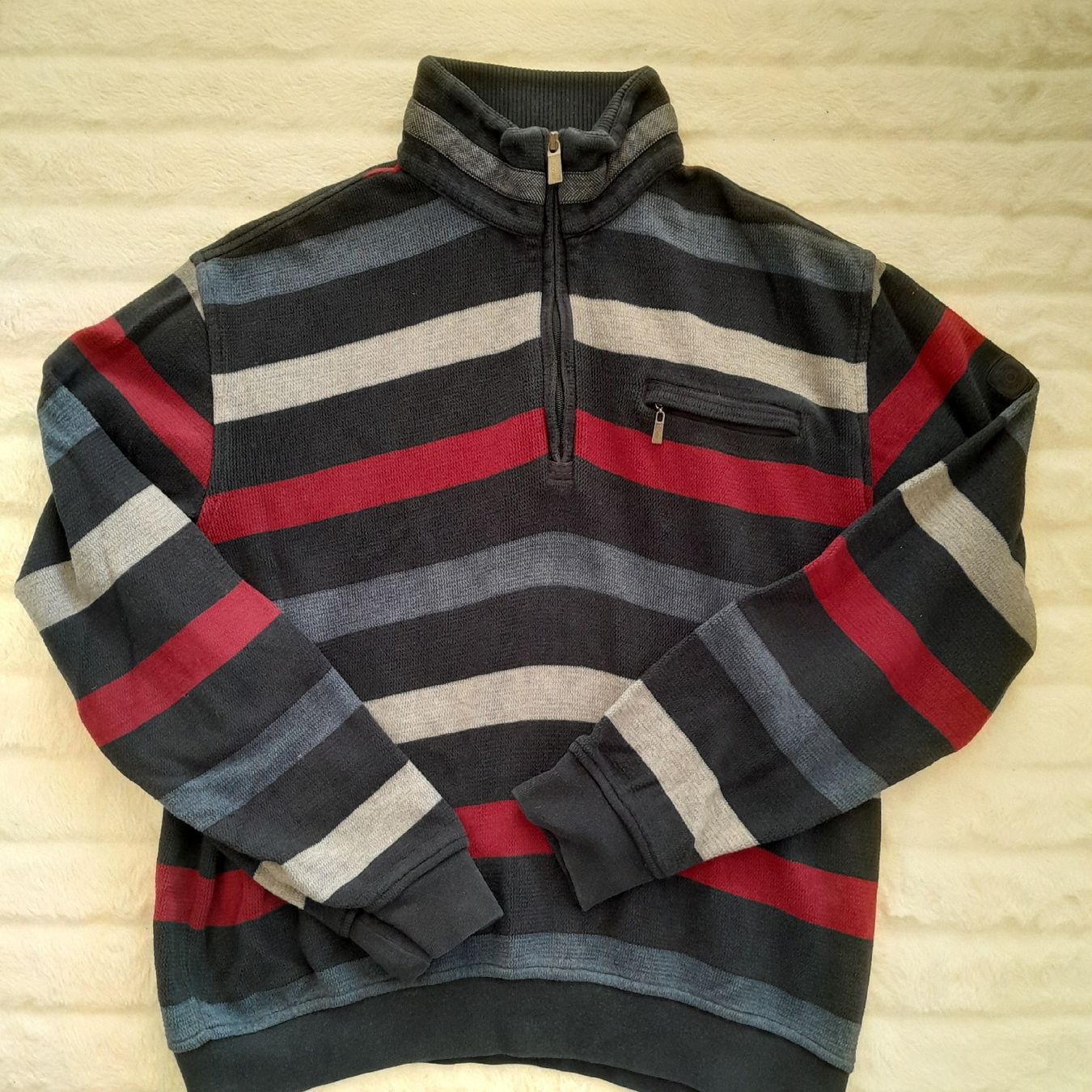 Bugatti Pullover & Sweatshirts: Pull Bugatti rayé, taille M – Confort & Style automnal! – Gebraucht aus Renens VD von ser_j2fn