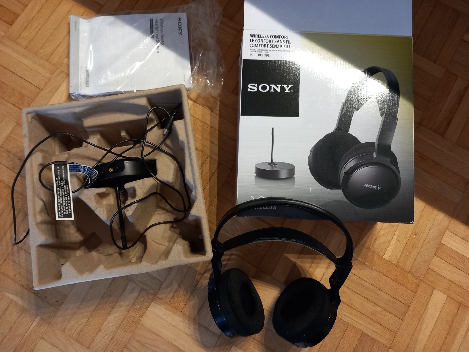 Sony Cuffie: Sony kabellose Kopfhörer MDR-RF800R mit Ladestation – Usato da Zürich venduto da ann_6j7t