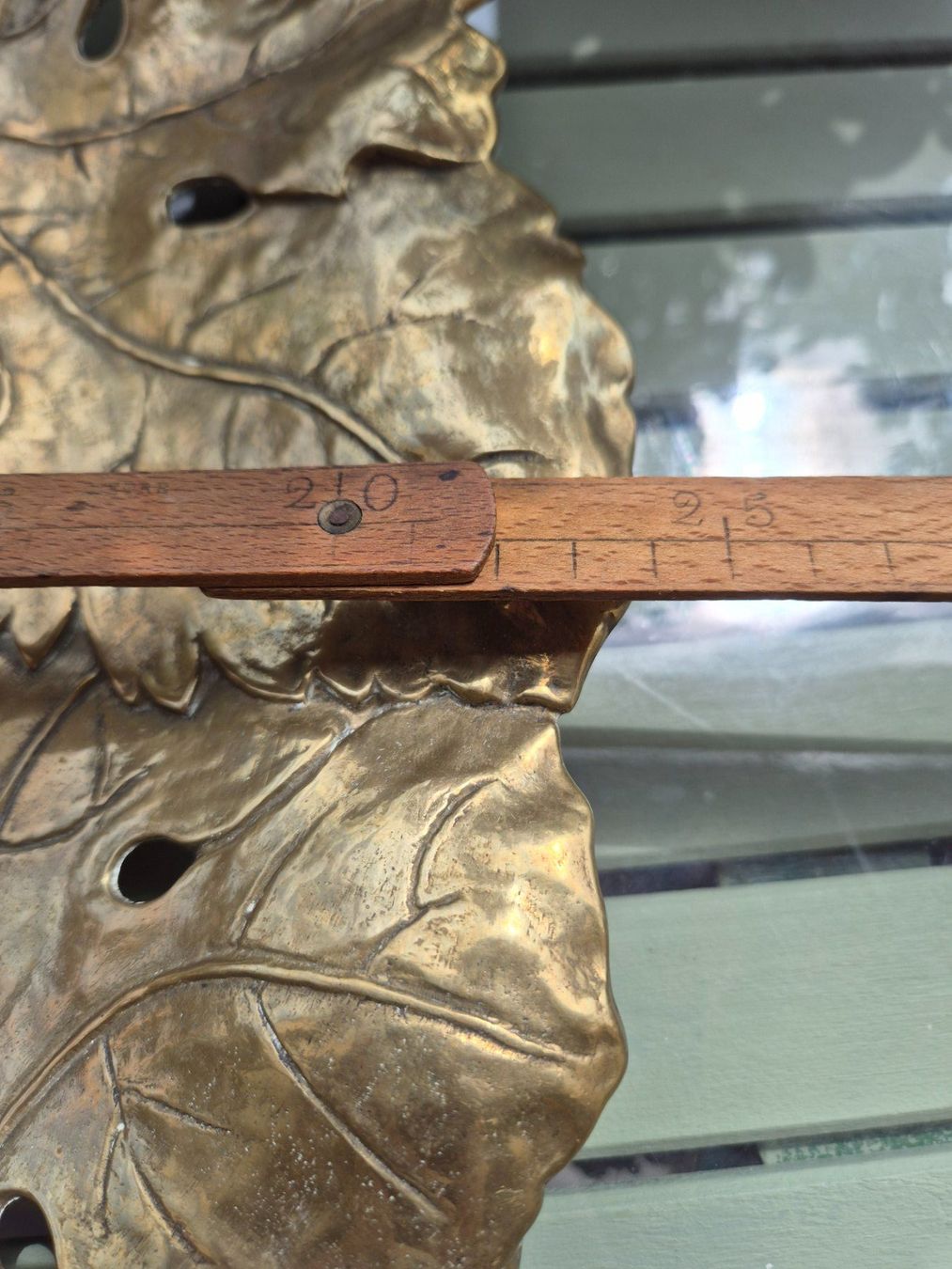 Schalen: Schale Weinblatt Messing antik Dekorationsschale 37 cm – Gebraucht aus Bern von aronari 8